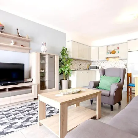 Apartment 2 Bedrooms At 500 M Away From The With Shared Pool Garden And Wifi