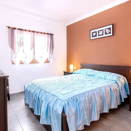 Apartment 2 Bedrooms At 500 M Away From The With Shared Pool Garden And Wifi Tias