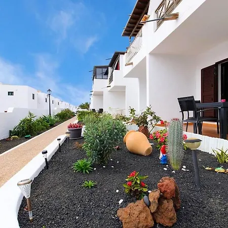 Apartment 2 Bedrooms At 500 M Away From The With Shared Pool Garden And Wifi *